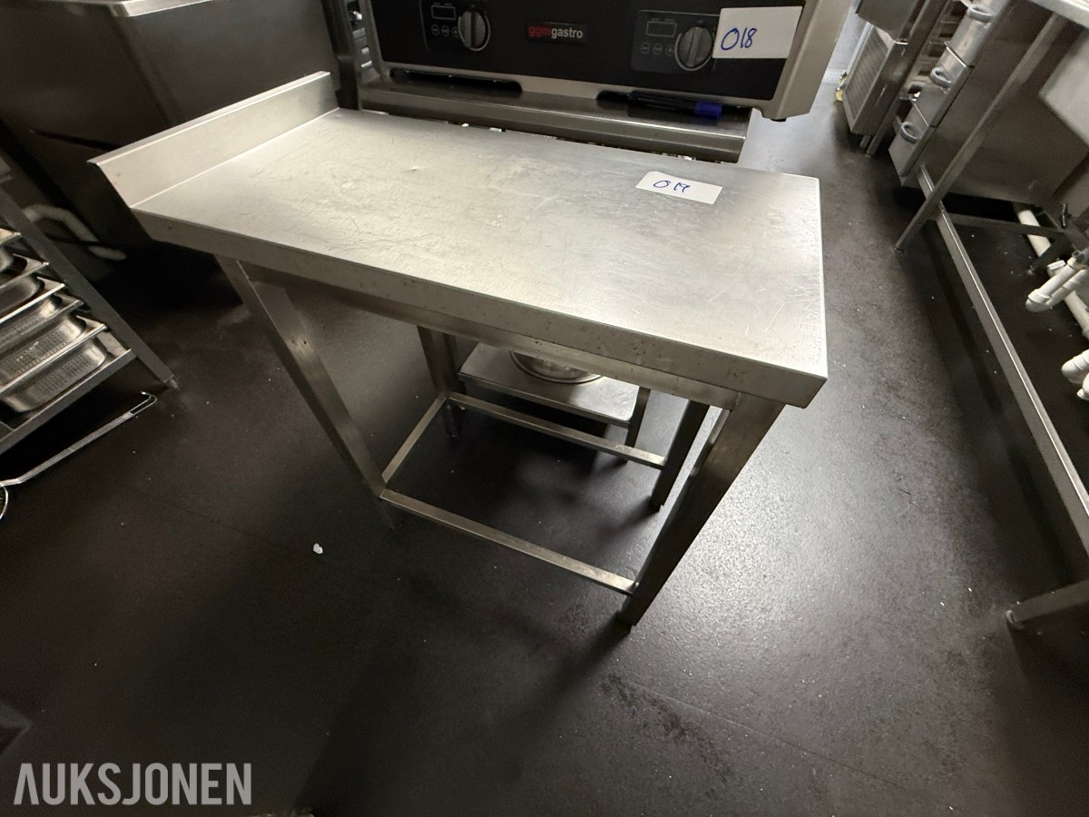 Arbeidsbord i rustfritt stål – storkjøkken