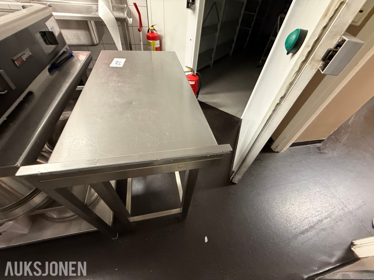 Arbeidsbord i rustfritt stål – storkjøkken