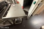 Arbeidsbord i rustfritt stål – storkjøkken