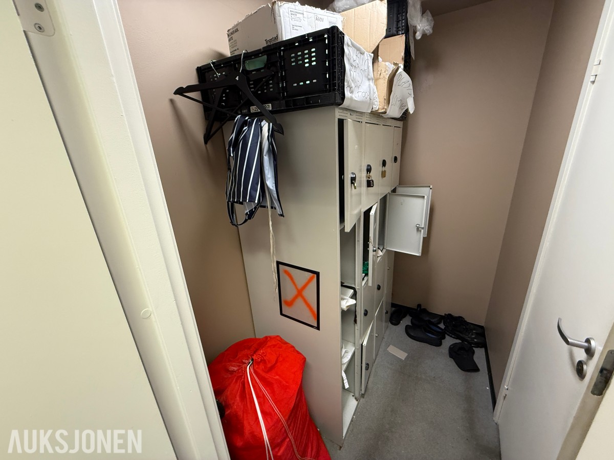Garderobeskap / oppbevaringsskap i metall – flere rom