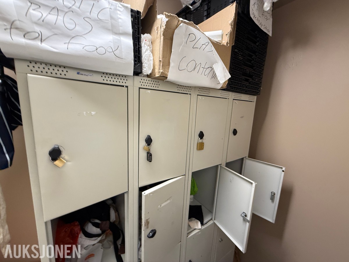 Garderobeskap / oppbevaringsskap i metall – flere rom