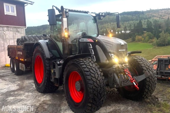 2018 Fendt 720 Vario traktor med Chieftain 16T Fast Tow Trailer traktortilhenger