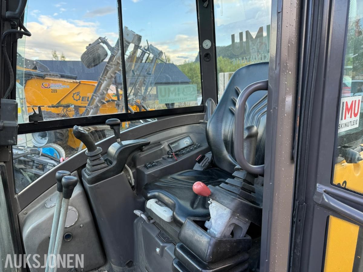 2016 Volvo EC20D Minigraver m/Justerbart understell og 2skuffer