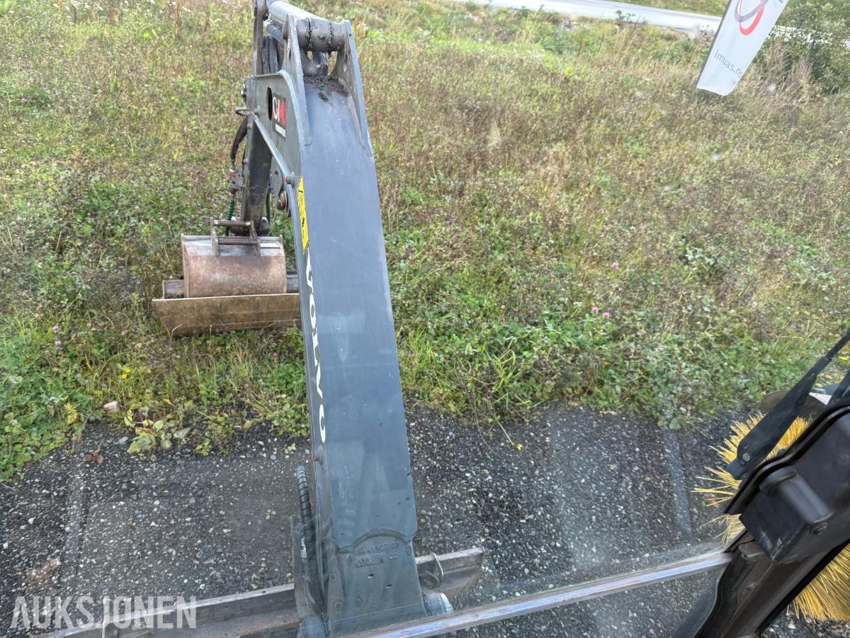 2016 Volvo EC20D Minigraver m/Justerbart understell og 2skuffer