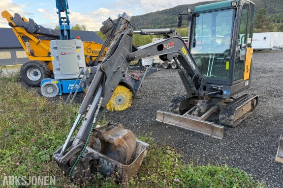 2016 Volvo EC20D Minigraver kun 1049timer m/Justerbart understell og 2skuffer