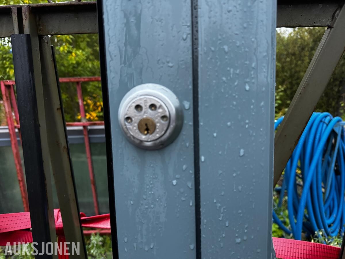Diverse aluminium dører  
