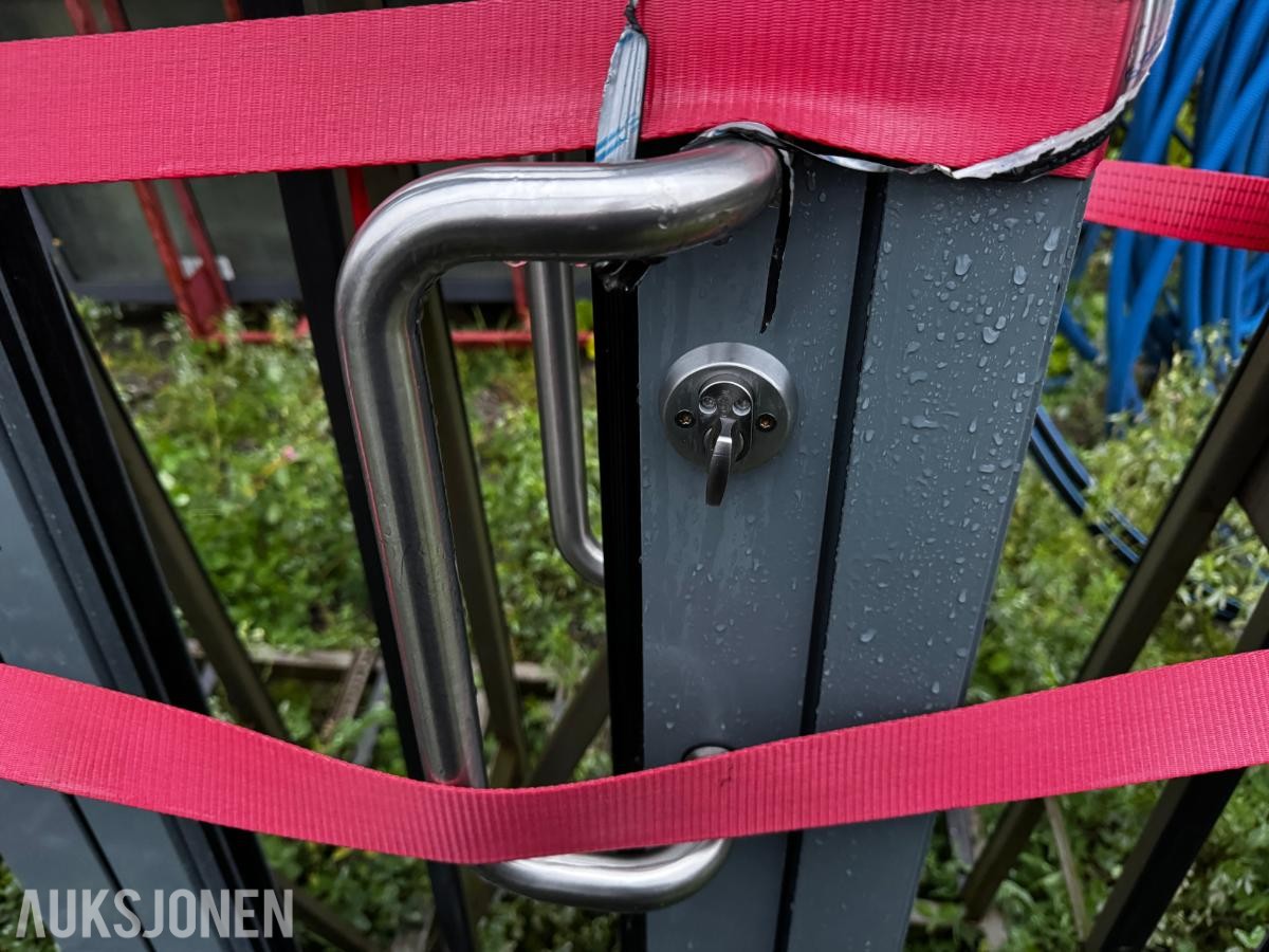 Diverse aluminium dører  