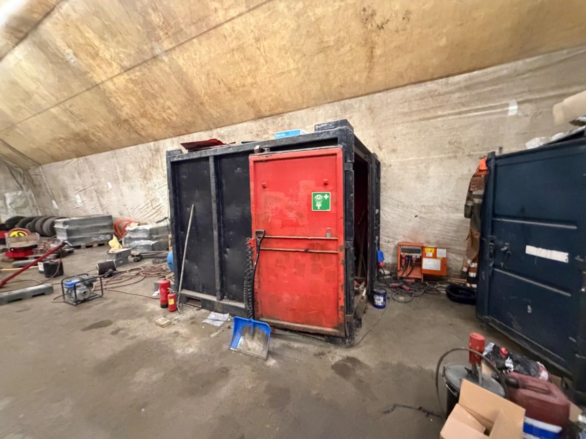 Utstyrscontainer med innhold