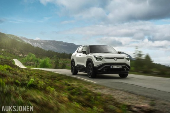 Rosa sløyfe: Lån en splitter ny Suzuki e VITARA i en hel uke fra RSA BIL! 