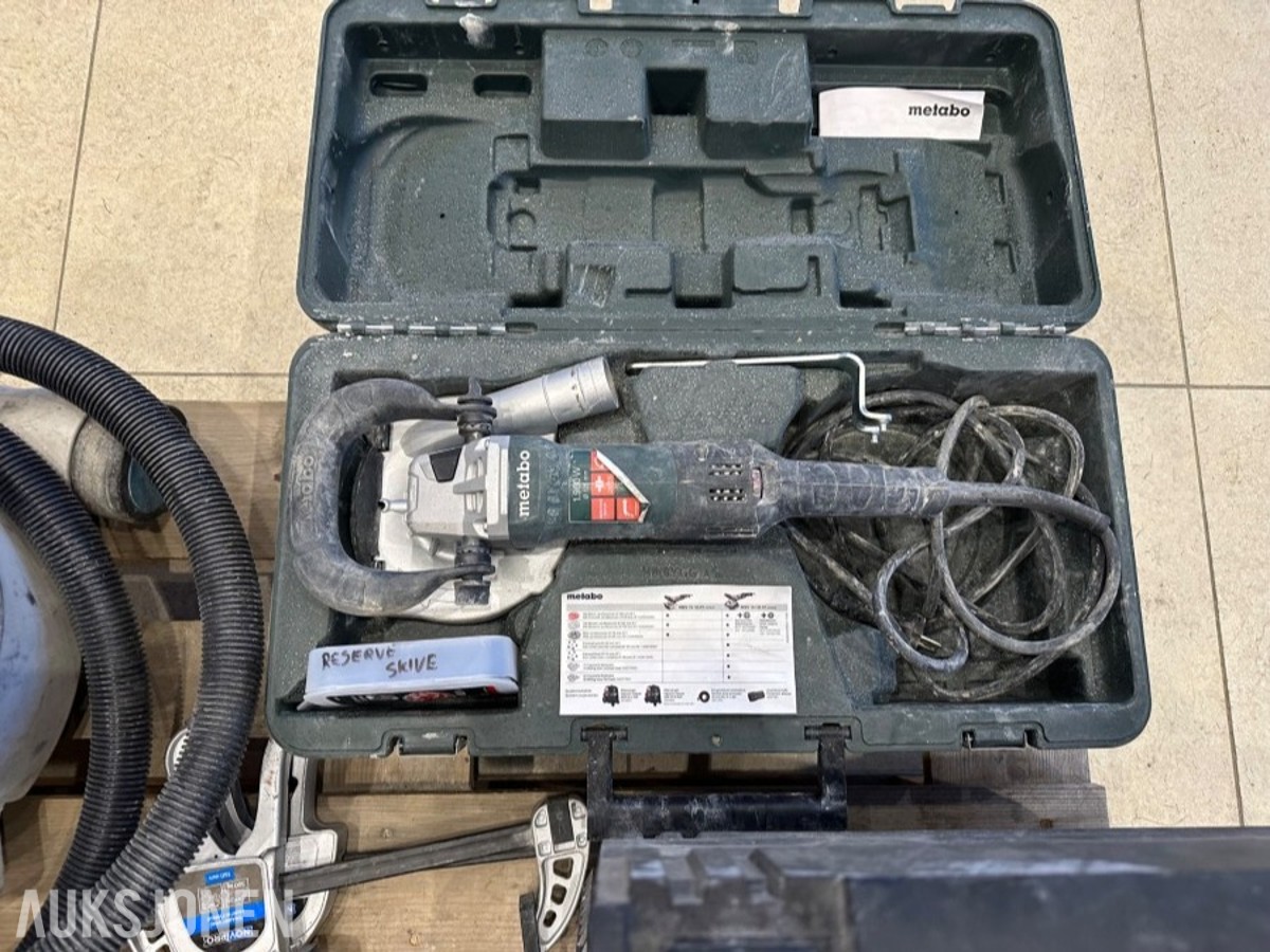 Verktøyparti med Makita støvsuger, Metabo og Milwaukee M18