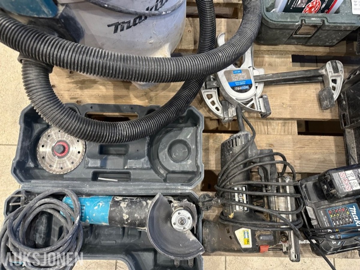 Verktøyparti med Makita støvsuger, Metabo og Milwaukee M18