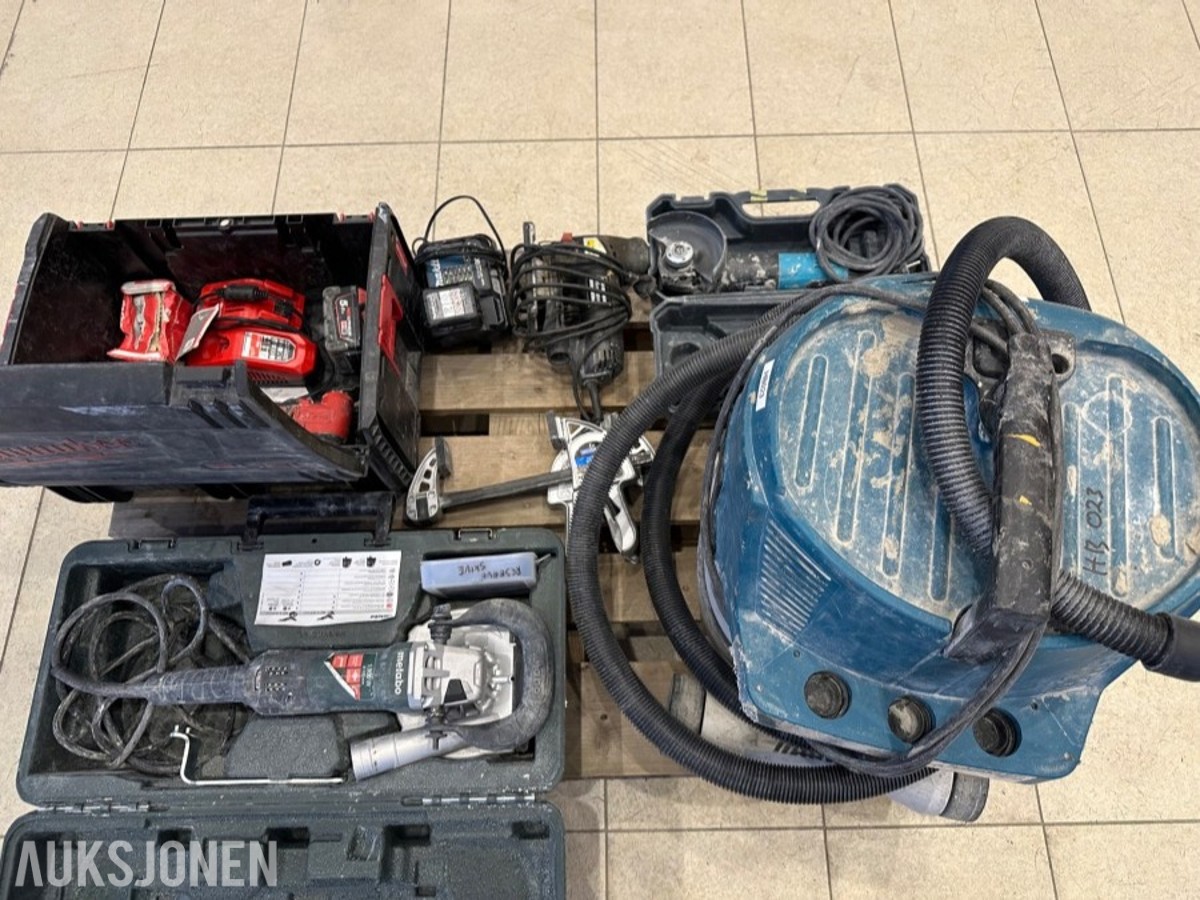 Verktøyparti med Makita støvsuger, Metabo og Milwaukee M18