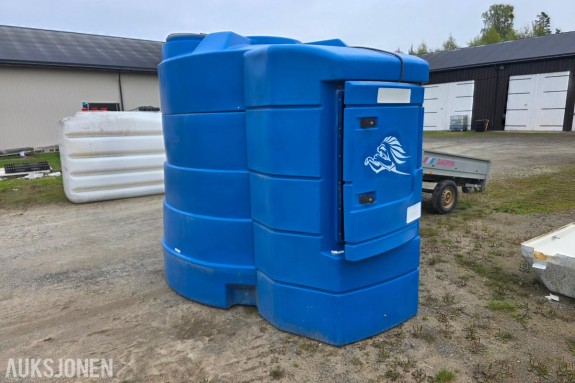 Kingspan BlueMaster PRO AdBlue-tank med kapasitet på 5 000 liter.