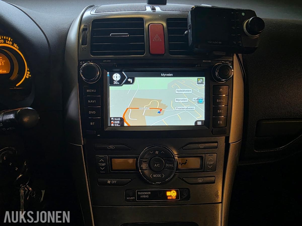 2008 TOYOTA AURIS 1.4 D MMT HENGERFESTE NAVIGASJON