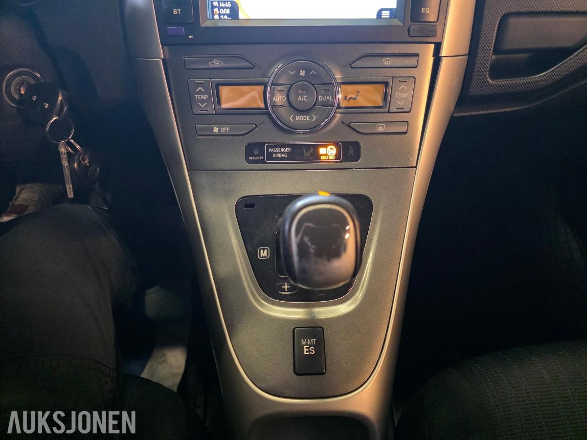 2008 TOYOTA AURIS 1.4 D MMT HENGERFESTE NAVIGASJON