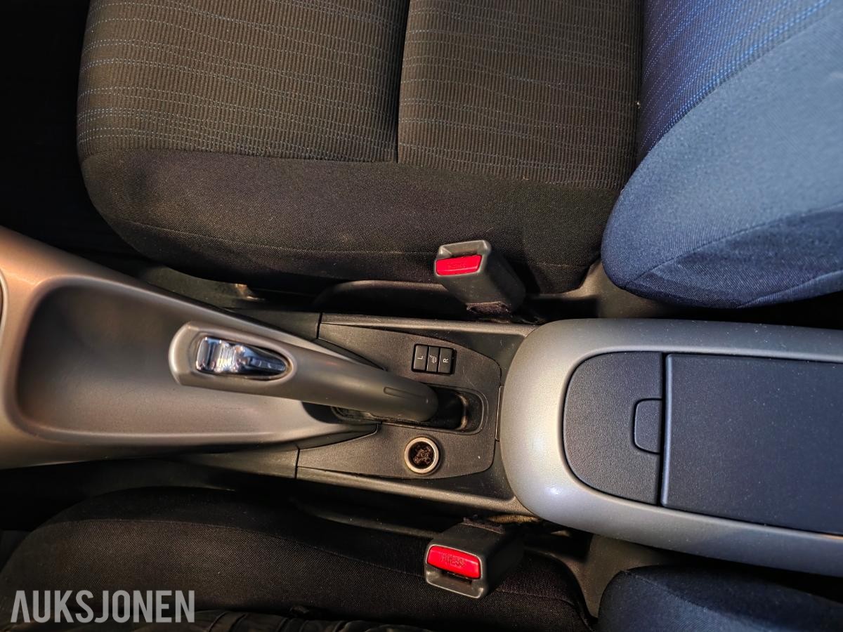 2008 TOYOTA AURIS 1.4 D MMT HENGERFESTE NAVIGASJON