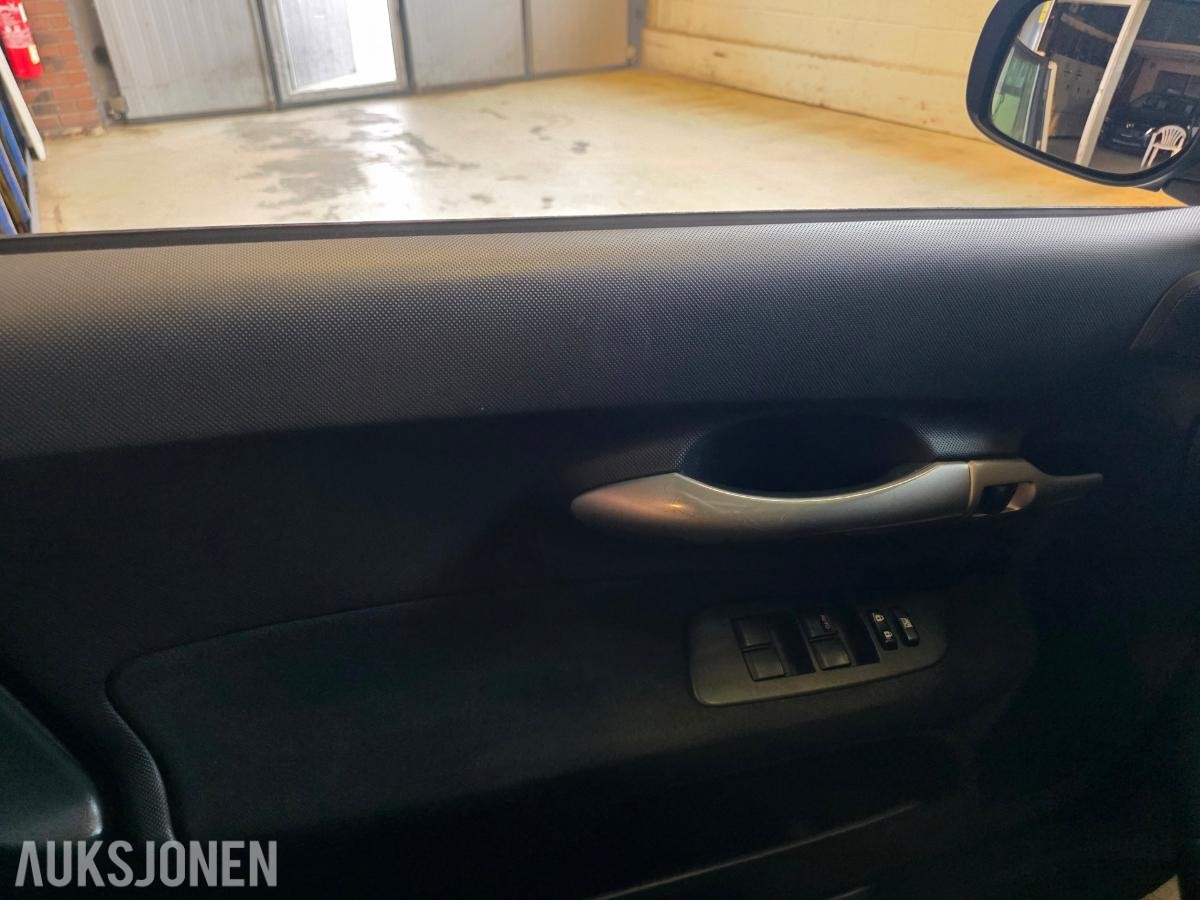 2008 TOYOTA AURIS 1.4 D MMT HENGERFESTE NAVIGASJON