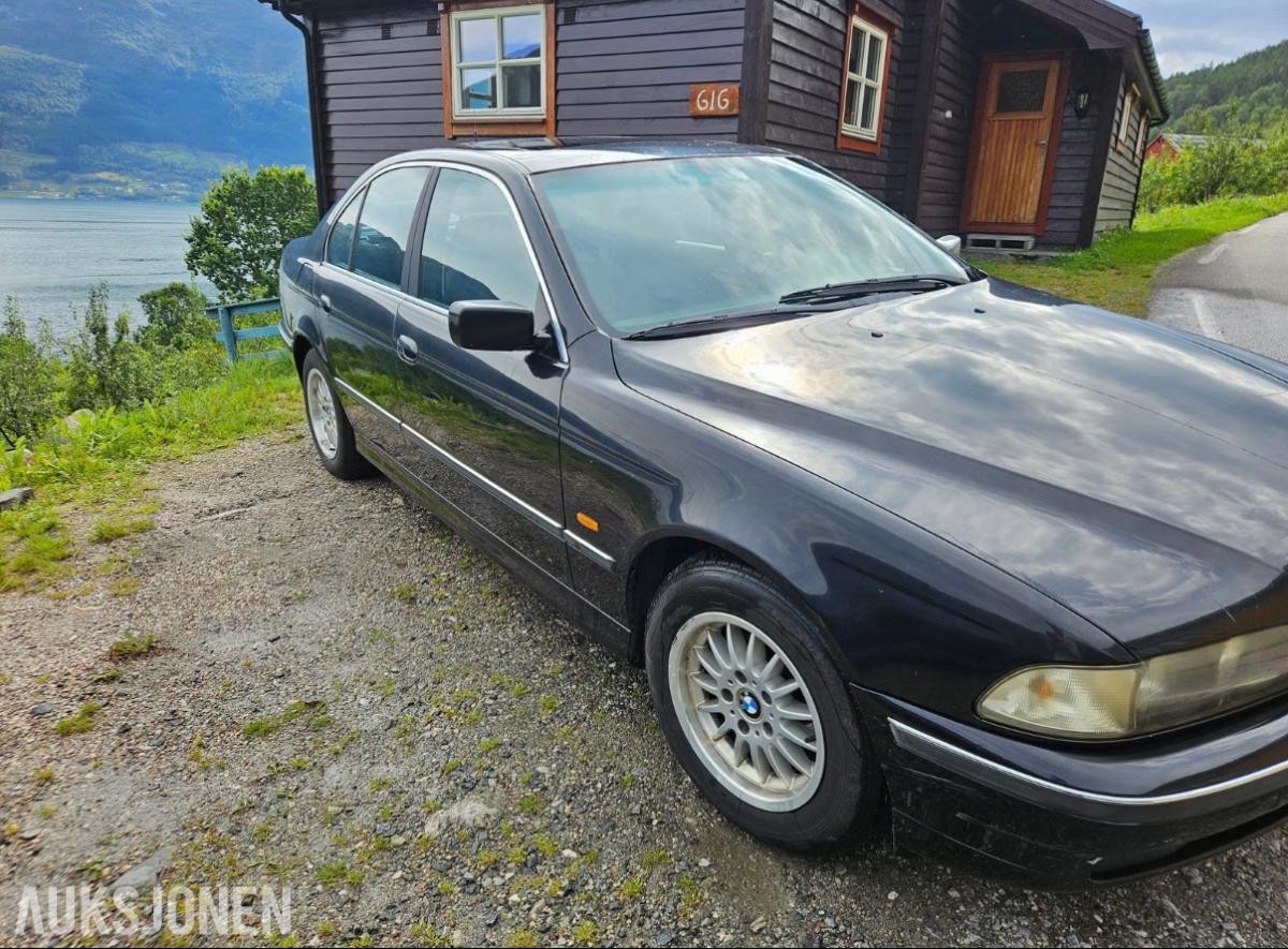 1999 BMW 520 IA 2.0 BENSIN 150HK AUTOMAT, DELEBIL