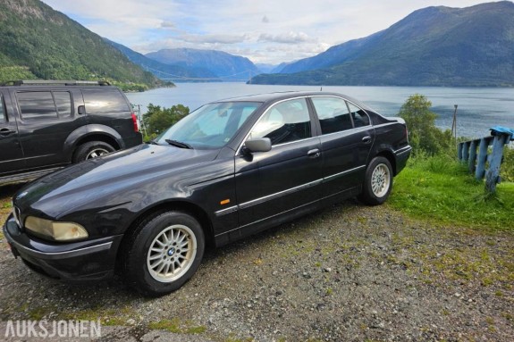 1999 BMW 520 IA 2.0 BENSIN 150HK AUTOMAT, DELEBIL