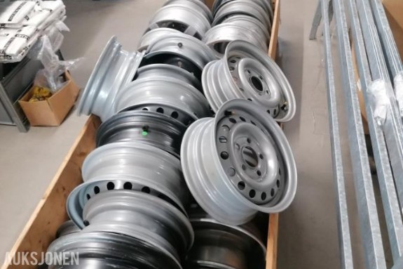 2 paller med diverse tilhenger felger 10" - 15 "  mesteparten 5/112 