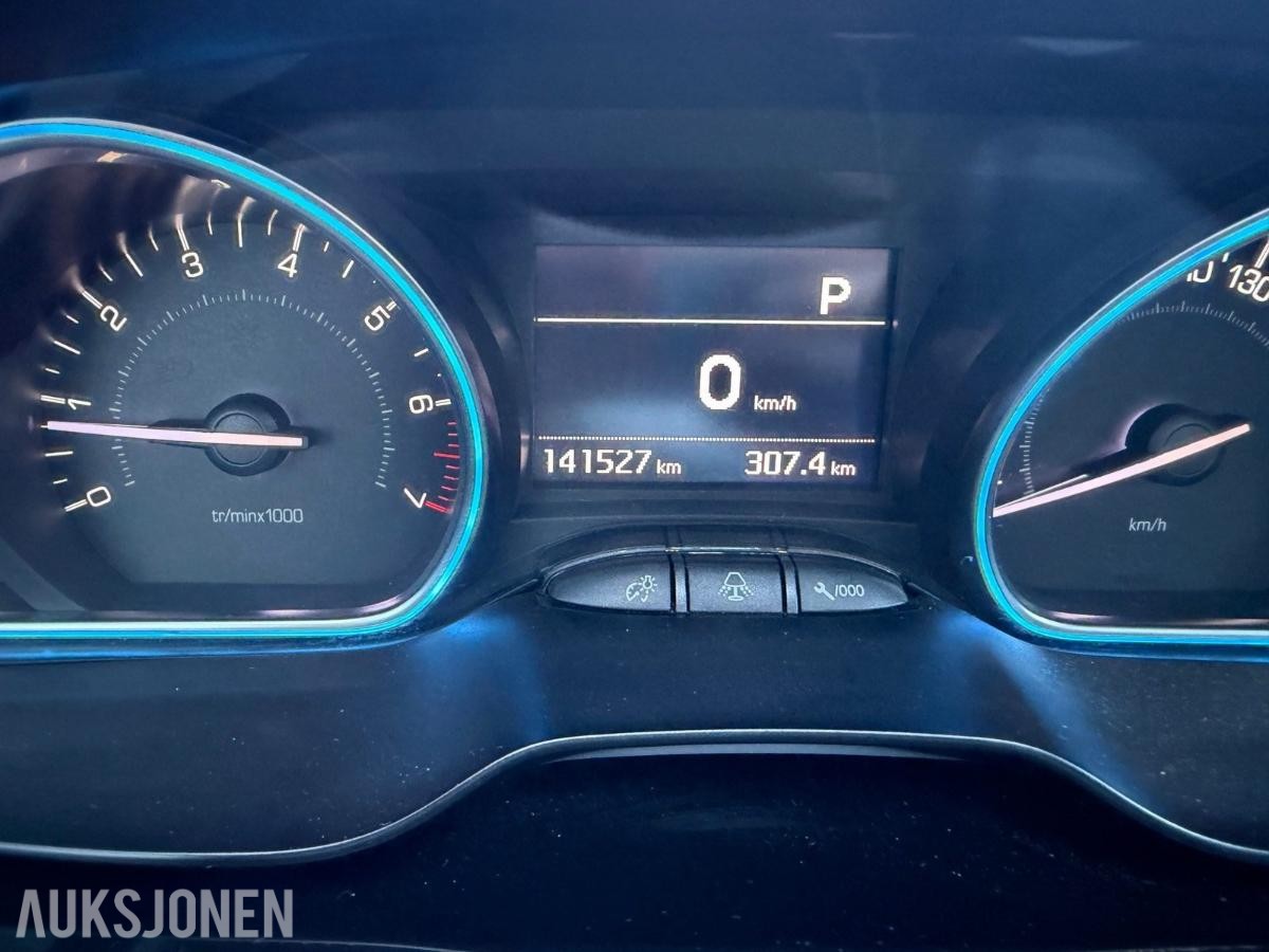 2018 PEUGEOT 2008 ACTIVE AUT PANORAMA HENGERFESTE KAMERA