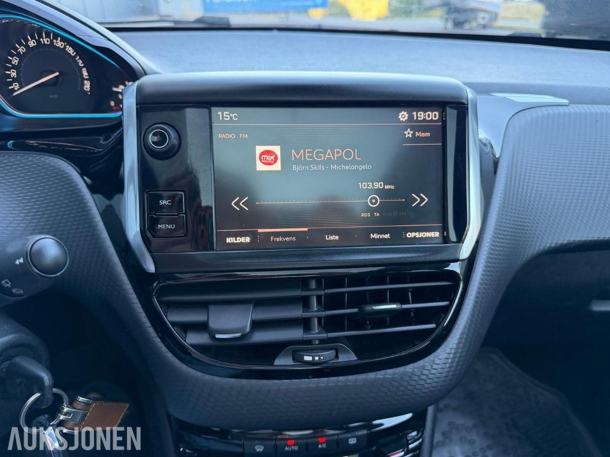 2018 PEUGEOT 2008 ACTIVE AUT PANORAMA HENGERFESTE KAMERA