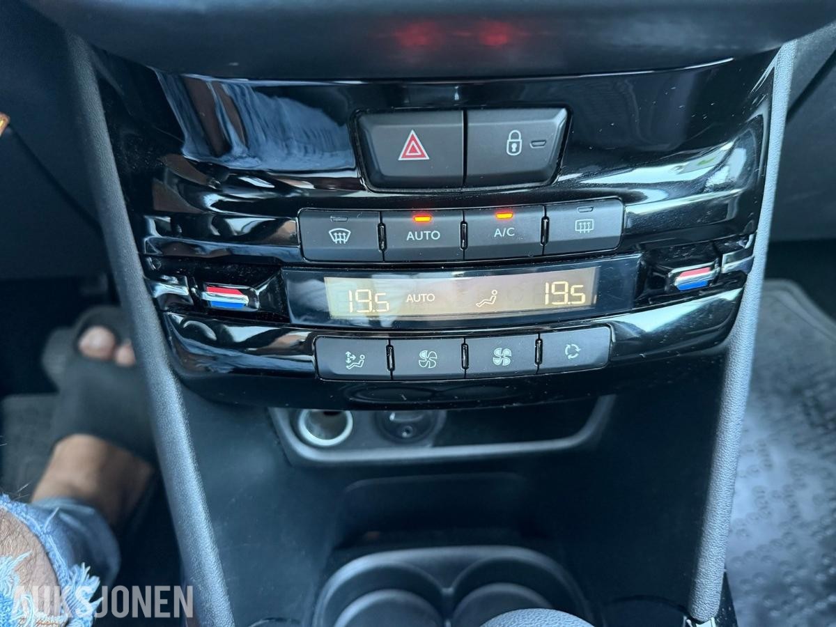 2018 PEUGEOT 2008 ACTIVE AUT PANORAMA HENGERFESTE KAMERA