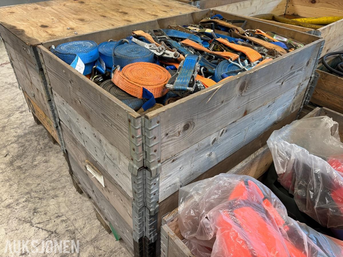 Parti med jekkestropper – 4 pallekarmer høy