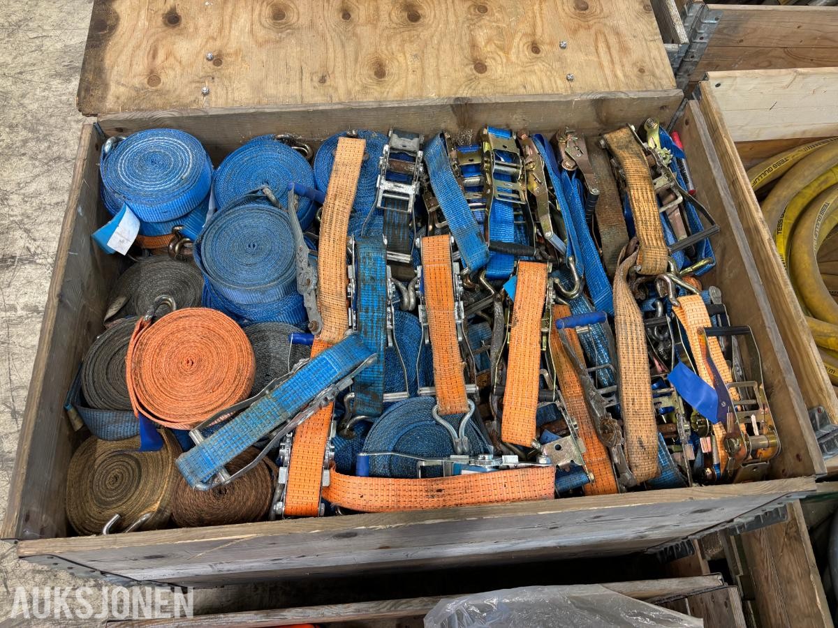 Parti med jekkestropper – 4 pallekarmer høy