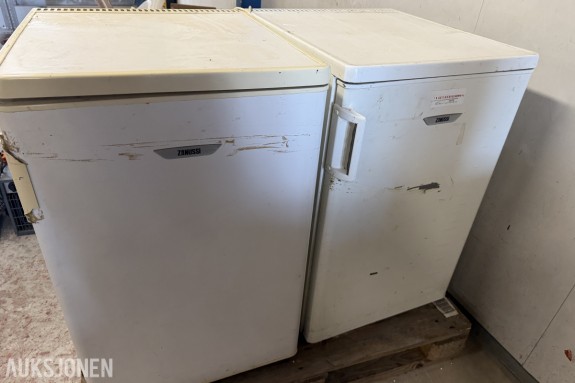 2 stk Zanussi TTI 160 C kjøleskap - Fungerende - Ca 84 x 55 x 61 cm
