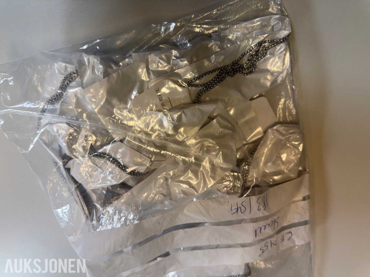 Ca 650 stk smykker - halskjeder, armbånd, ringer og øredobber