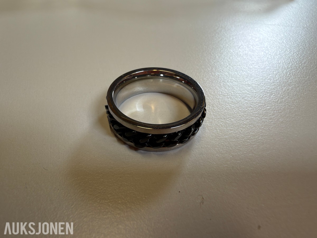 Ca 650 stk smykker - halskjeder, armbånd, ringer og øredobber