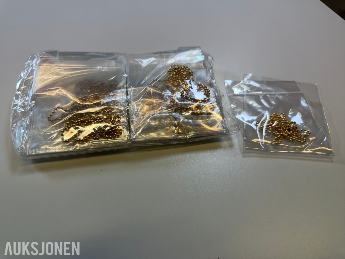 Ca 650 stk smykker - halskjeder, armbånd, ringer og øredobber