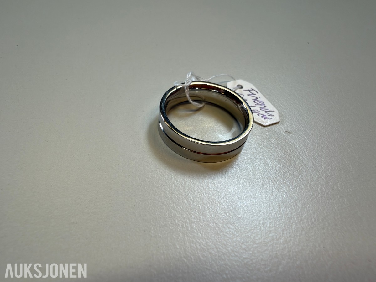 Ca 650 stk smykker - halskjeder, armbånd, ringer og øredobber