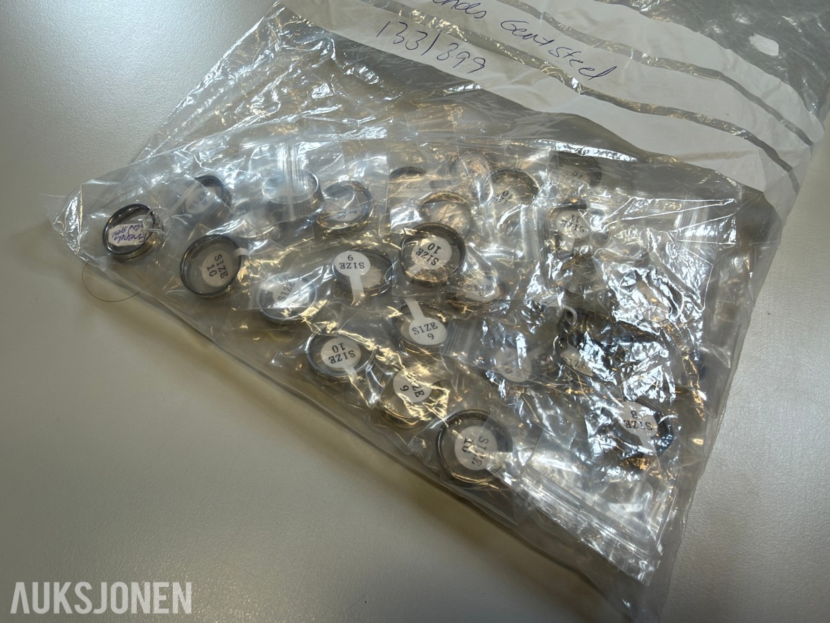 Ca 650 stk smykker - halskjeder, armbånd, ringer og øredobber