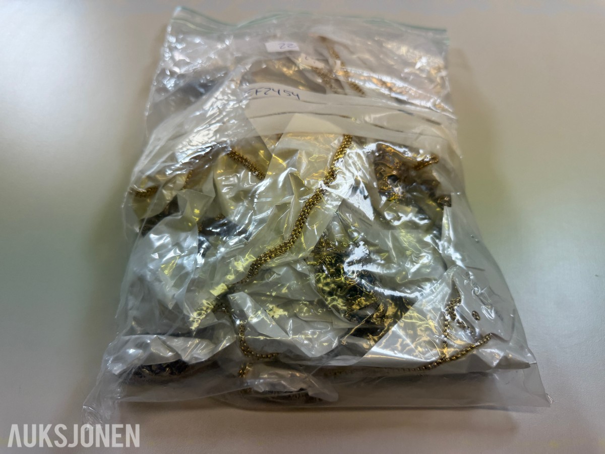 Ca 650 stk smykker - halskjeder, armbånd, ringer og øredobber