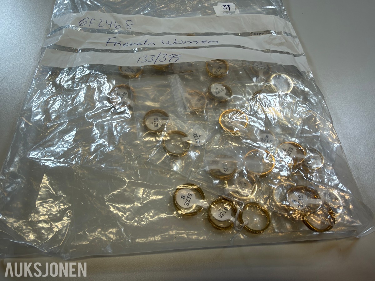 Ca 650 stk smykker - halskjeder, armbånd, ringer og øredobber