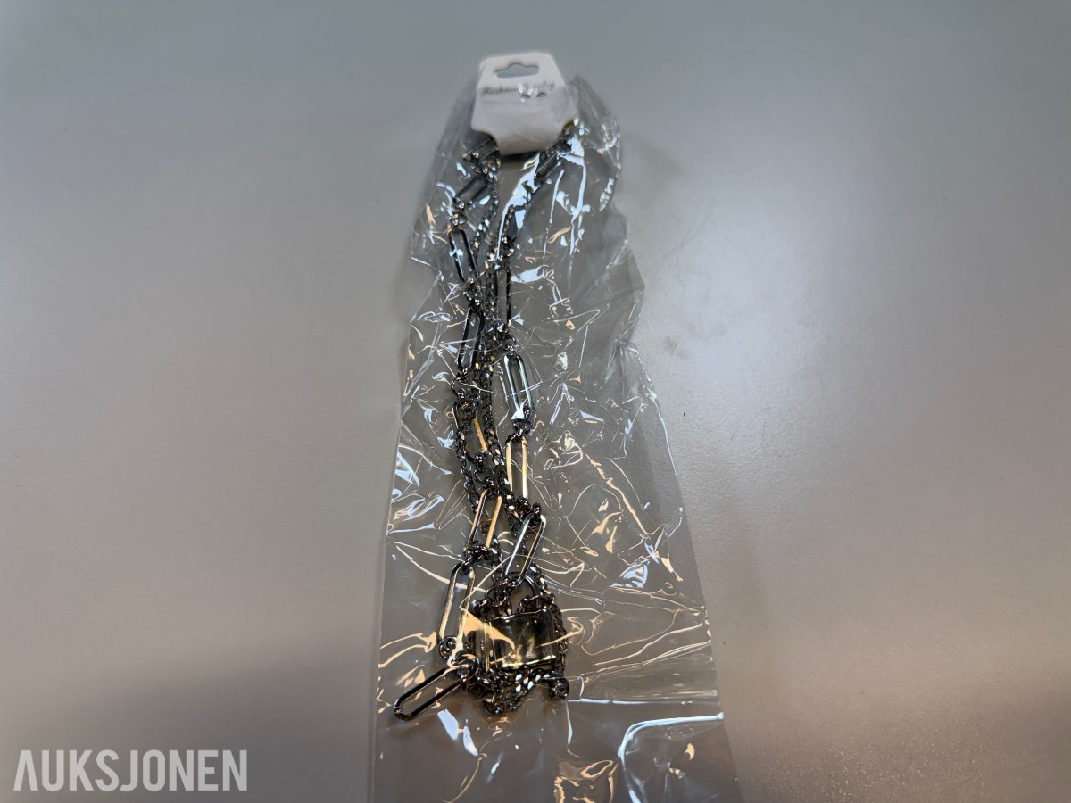 Ca 650 stk smykker - halskjeder, armbånd, ringer og øredobber