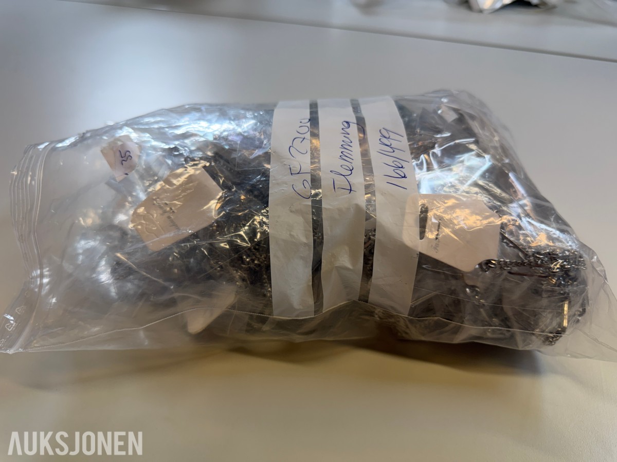 Ca 650 stk smykker - halskjeder, armbånd, ringer og øredobber