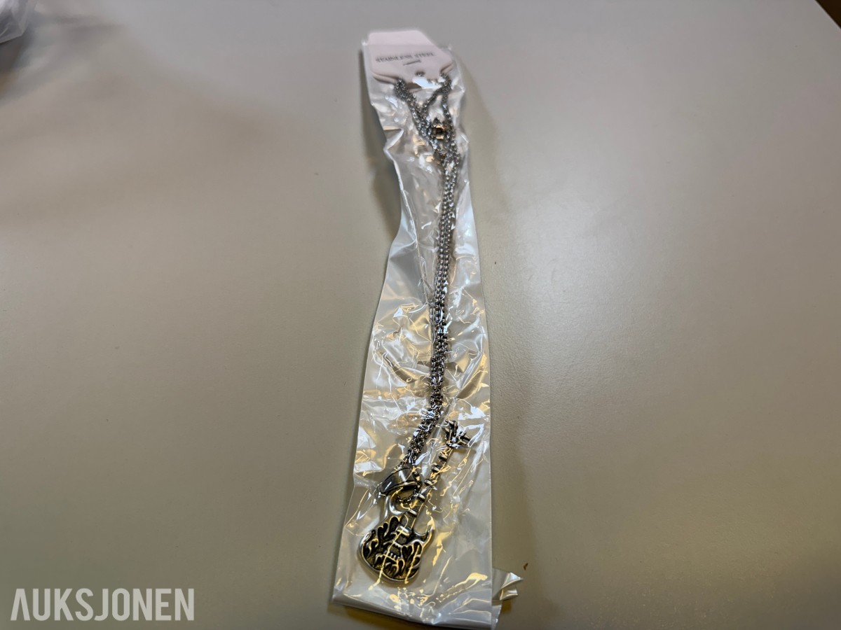 Ca 650 stk smykker - halskjeder, armbånd, ringer og øredobber