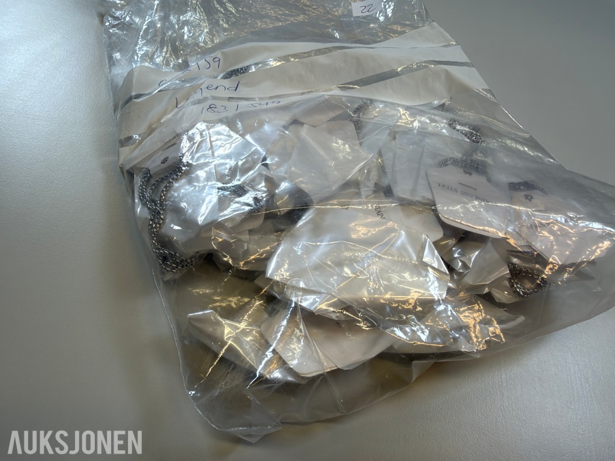 Ca 650 stk smykker - halskjeder, armbånd, ringer og øredobber