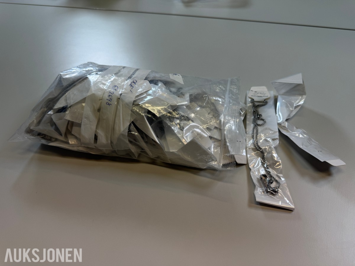 Ca 650 stk smykker - halskjeder, armbånd, ringer og øredobber