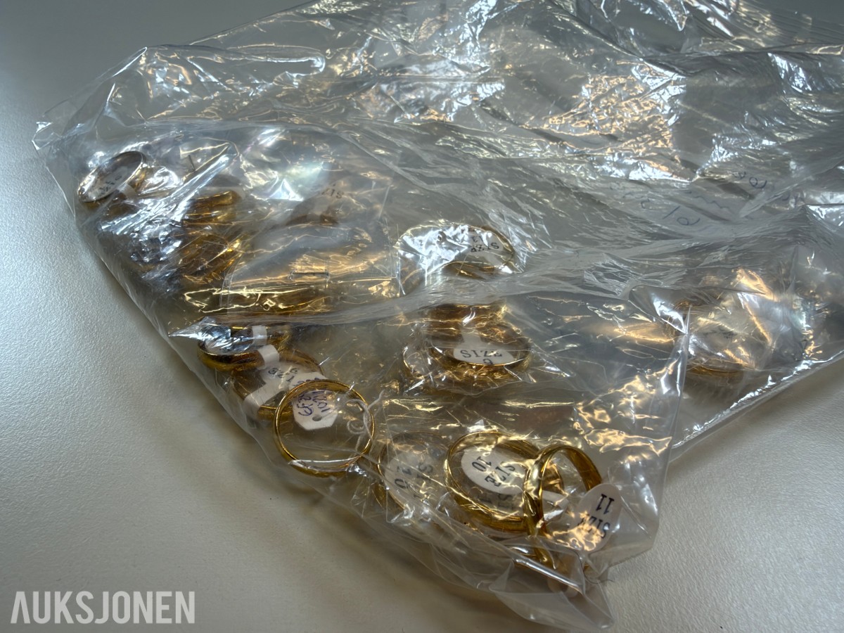 Ca 650 stk smykker - halskjeder, armbånd, ringer og øredobber