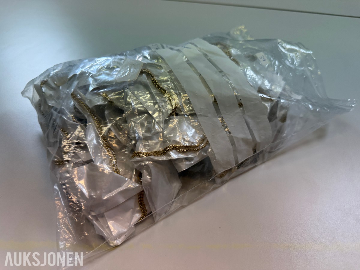 Ca 650 stk smykker - halskjeder, armbånd, ringer og øredobber