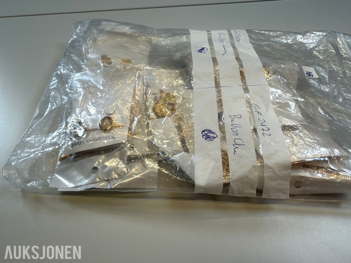 Ca 650 stk smykker - halskjeder, armbånd, ringer og øredobber