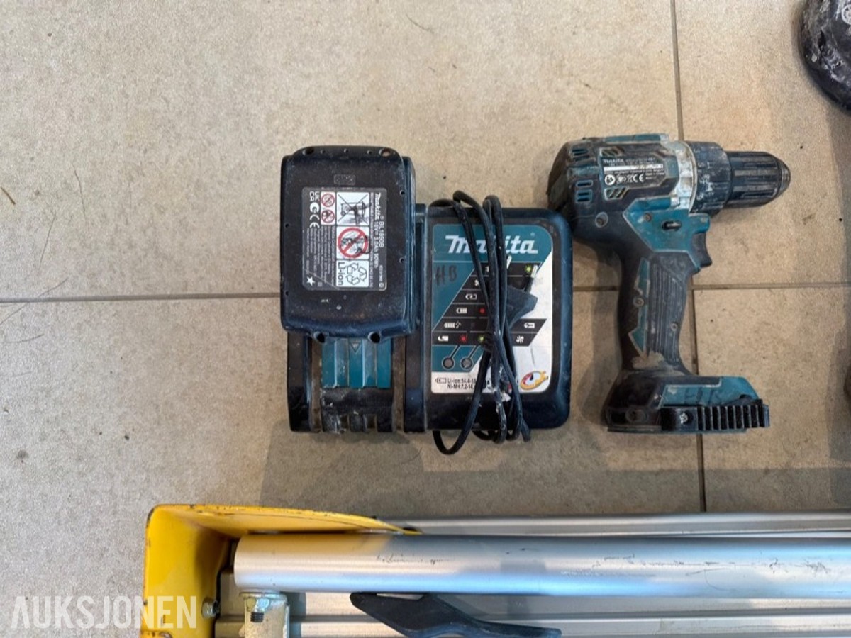 DeWalt kapp-/gjærsag med sagbord, støvsuger og batteriverktøy