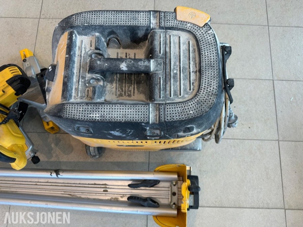 DeWalt kapp-/gjærsag med sagbord, støvsuger og batteriverktøy