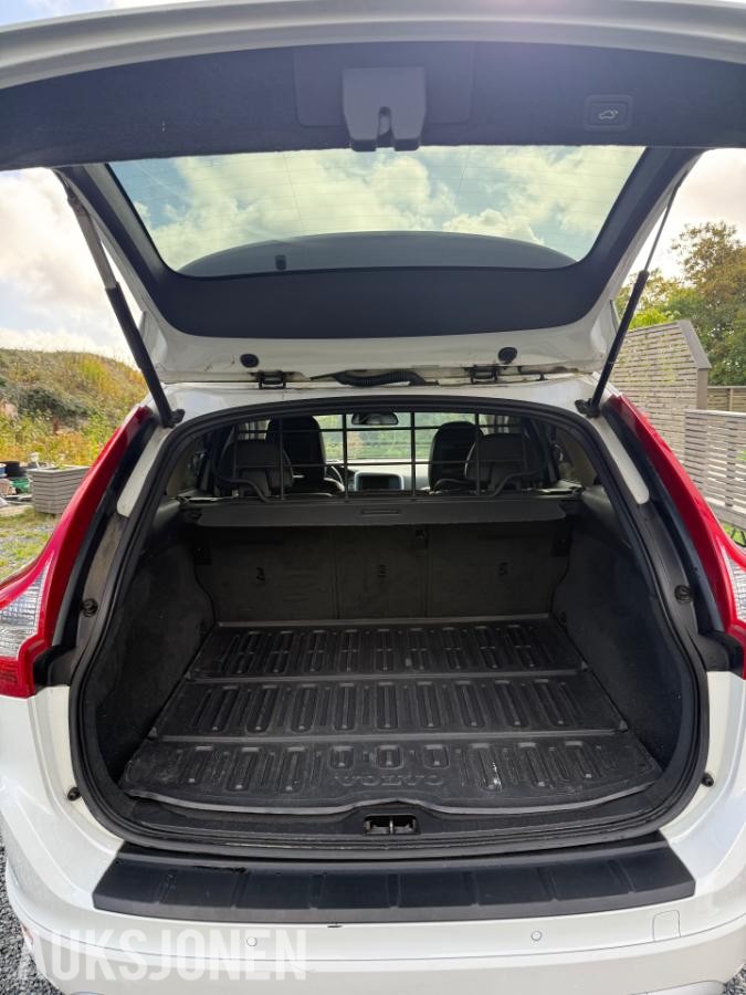 2011 VOLVO XC 60 R-DESIGN D4 163hk AWD AUTOMAT CRUISEKONTROLL RYGGEKAMERA