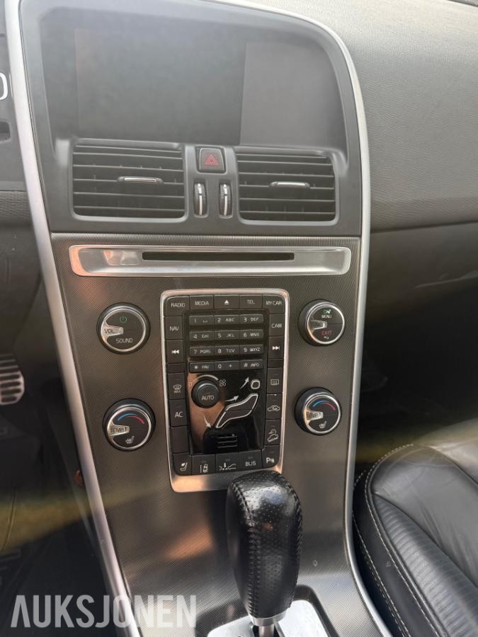 2011 VOLVO XC 60 R-DESIGN D4 163hk AWD AUTOMAT CRUISEKONTROLL RYGGEKAMERA