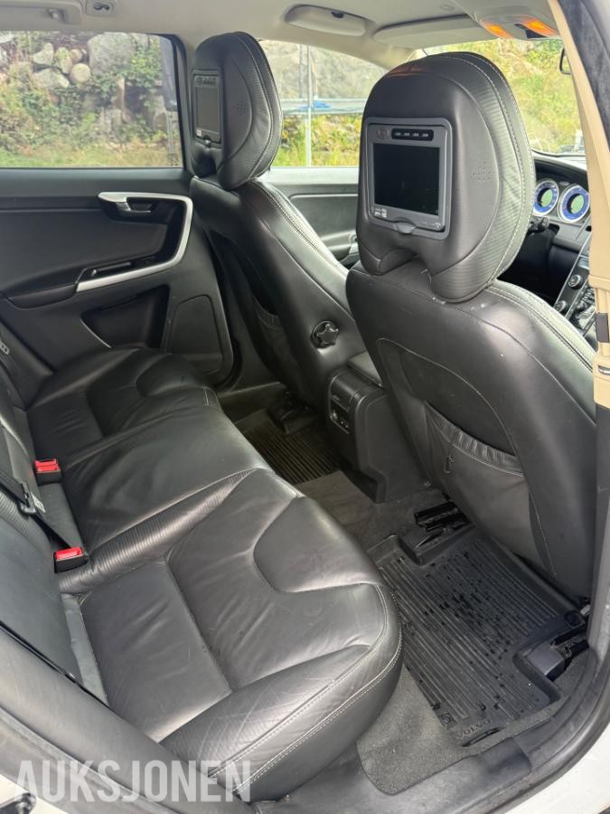 2011 VOLVO XC 60 R-DESIGN D4 163hk AWD AUTOMAT CRUISEKONTROLL RYGGEKAMERA